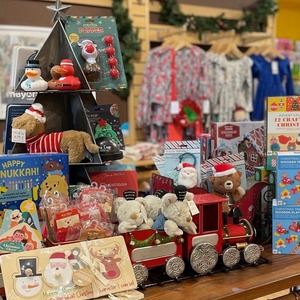 Maya Papaya & Tony Macarony | 1901 Central Street